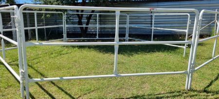 Bully Horse Gate 3000 x 1600 2